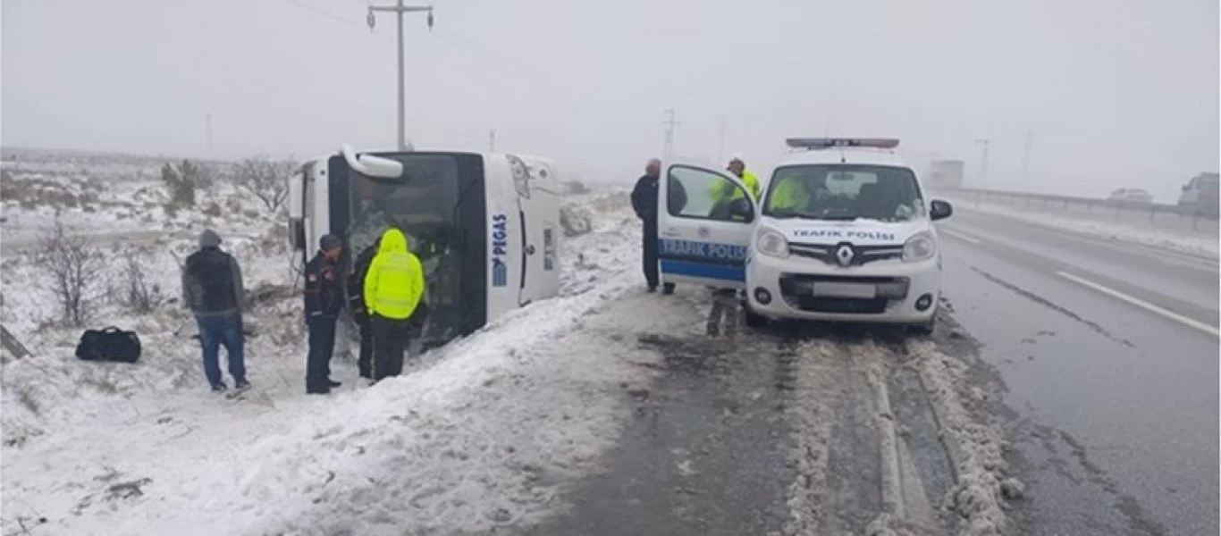Τουρκία: Ανετράπη τουριστικό λεωφορείο - Ένας νεκρός και 26 τραυματίες (φωτο)